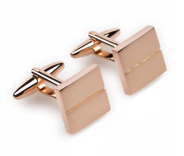 boutons de manchette dorés.