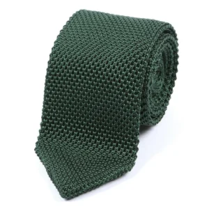 Cravate en tricot pointue vert foncé en soie